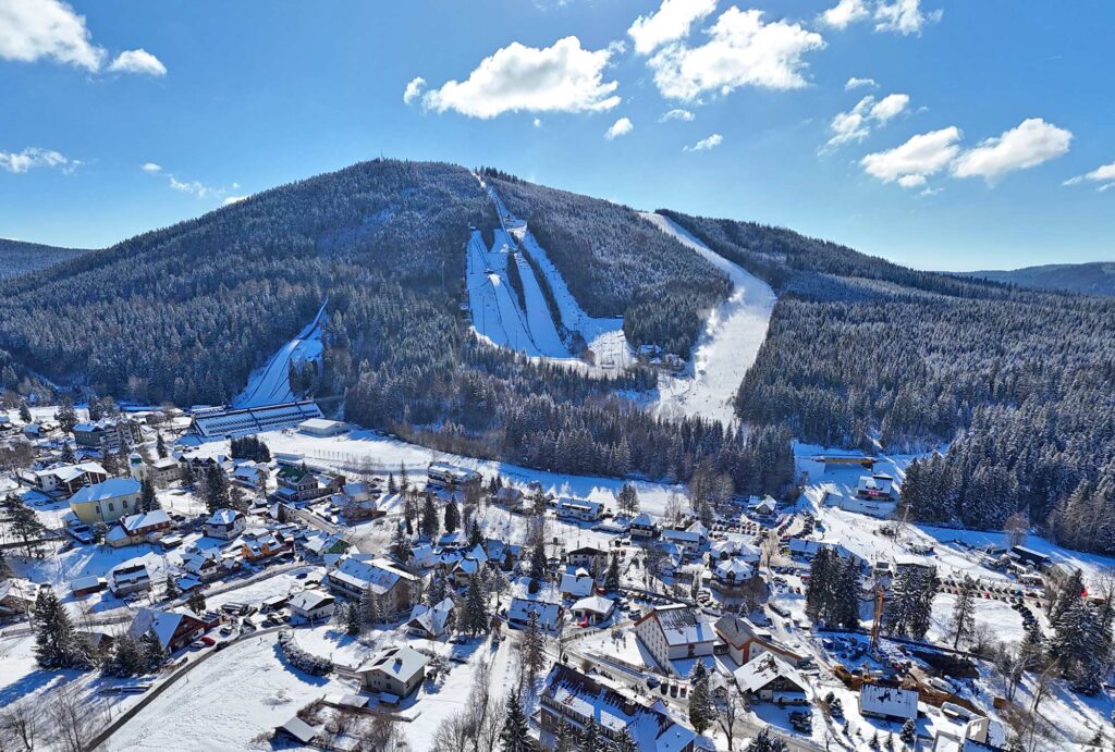 Jarní lyžování v Harrachově: březen, který si užijete