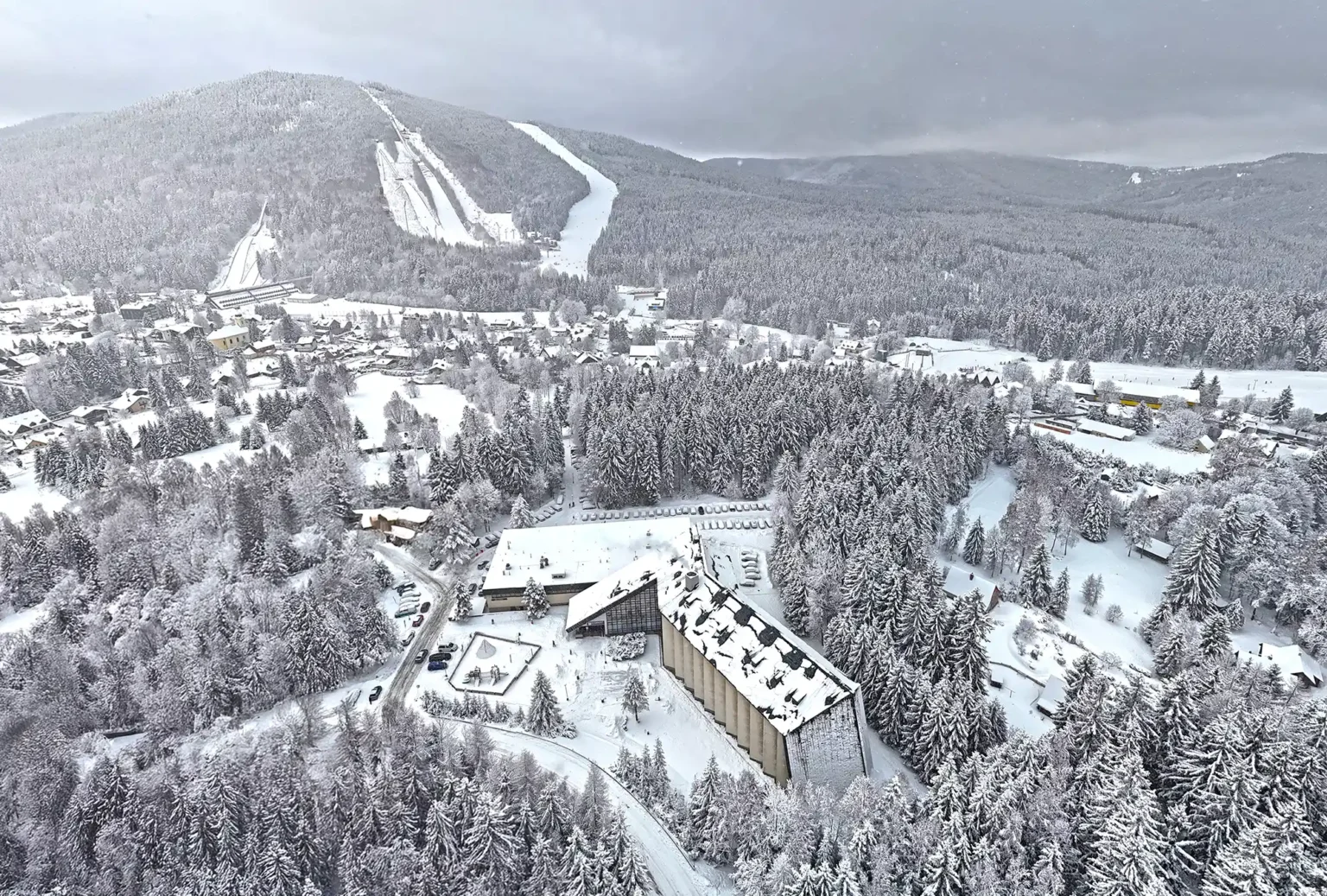 Lyžování, běžky i zimní procházky